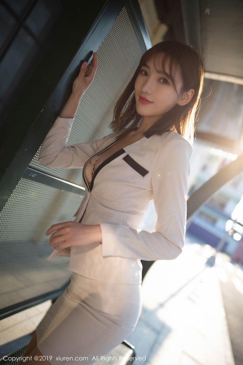 美女模特陆萱萱巴士售票员制服诱惑剧情写真