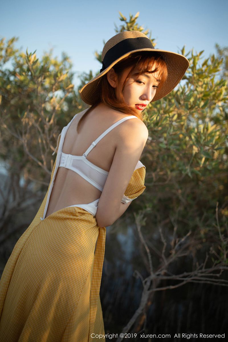 美女模特陆萱萱黄色连衣裙海滨女友互动性感写真
