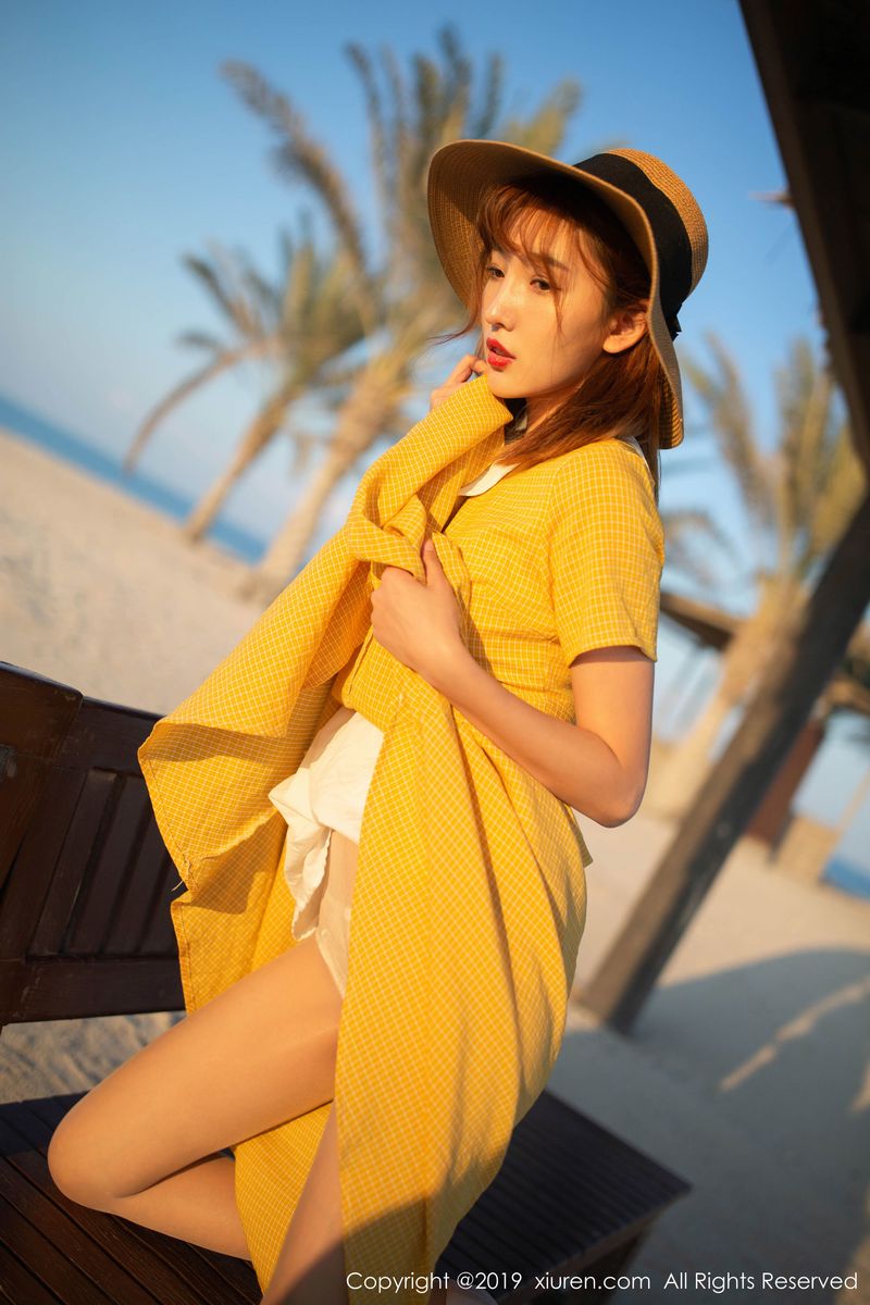 美女模特陆萱萱黄色连衣裙海滨女友互动性感写真