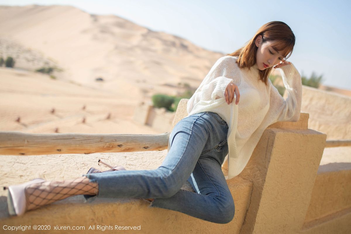 美女模特陆萱萱沙漠牛仔裤与网袜诱惑异域风情写真