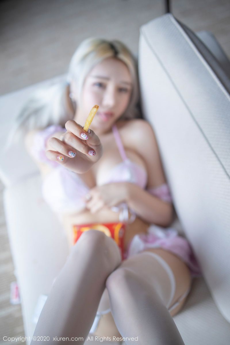 性感模特淼淼小姐姐呀丝袜美腿三点式内衣写真