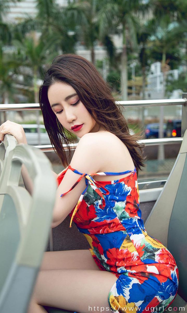 性感模特绯月樱Cherry碎花长裙港式情人系列写真