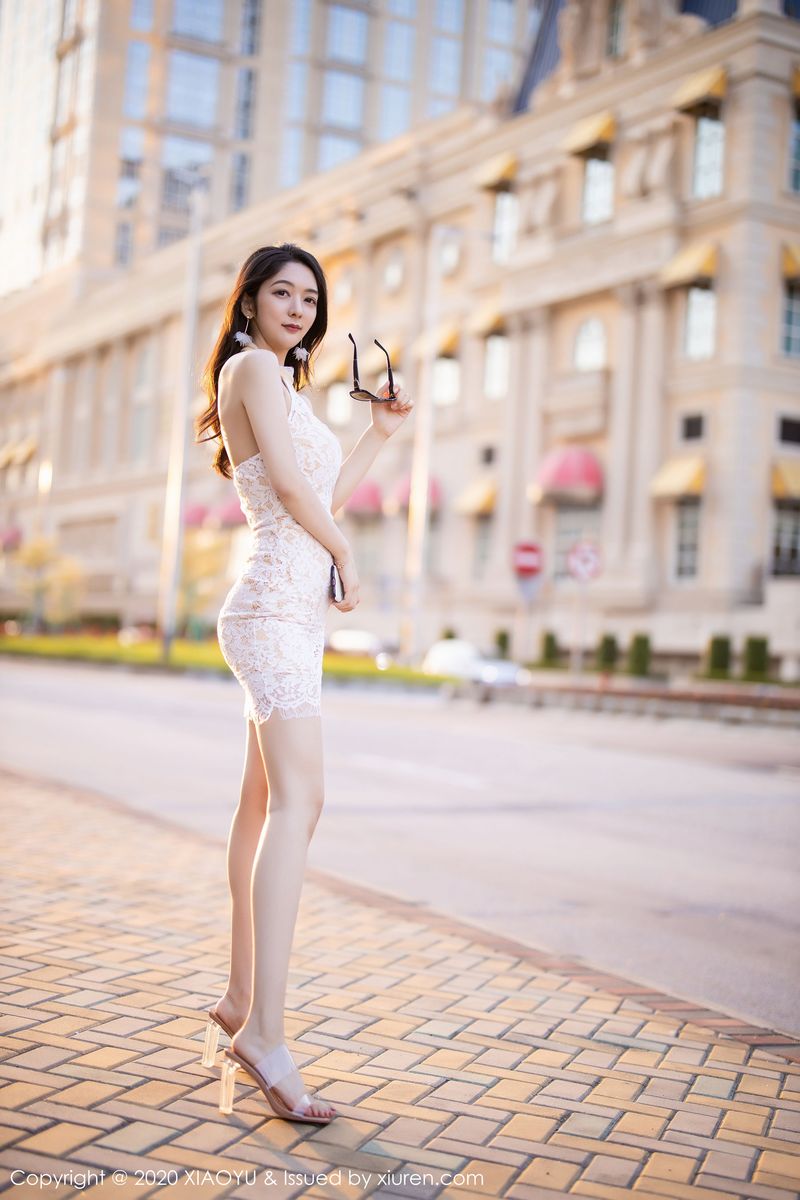 性感女神Angela小热巴镂空吊带与黑丝魅惑写真