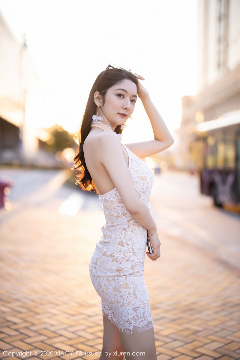 性感女神Angela小热巴镂空吊带与黑丝魅惑写真