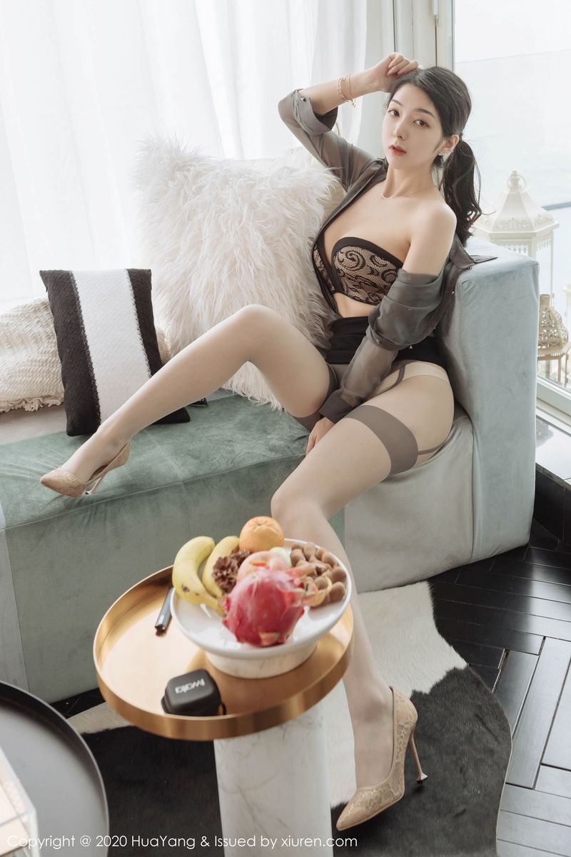 性感女神Angela小热巴肉丝吊袜&眼镜OL云南旅拍
