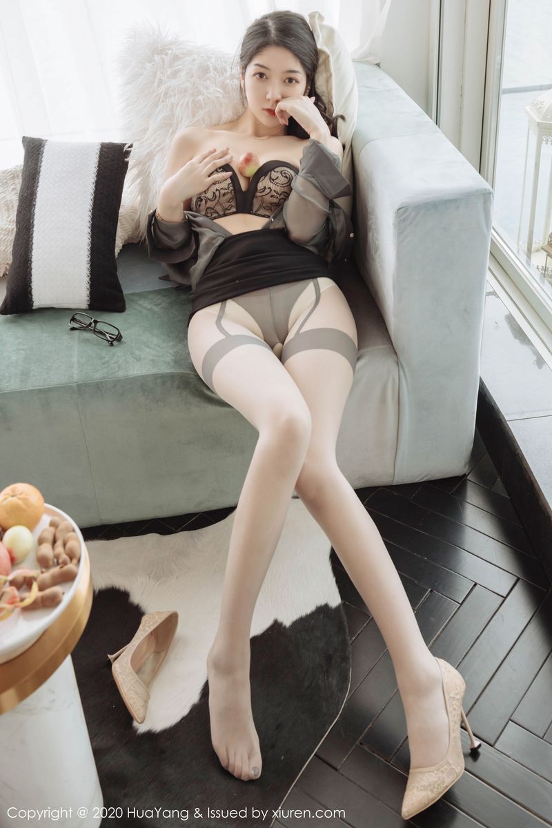 性感女神Angela小热巴肉丝吊袜&眼镜OL云南旅拍