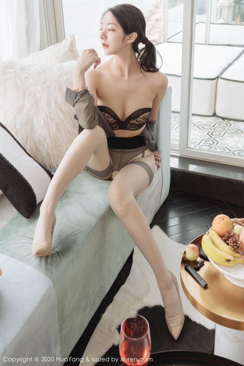 性感女神Angela小热巴肉丝吊袜&眼镜OL云南旅拍
