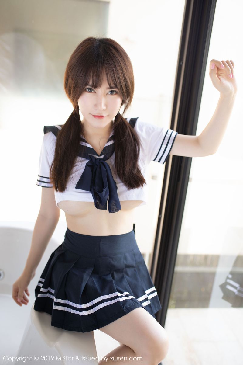 新人模特夏希子清纯校服系列别致惹火写真