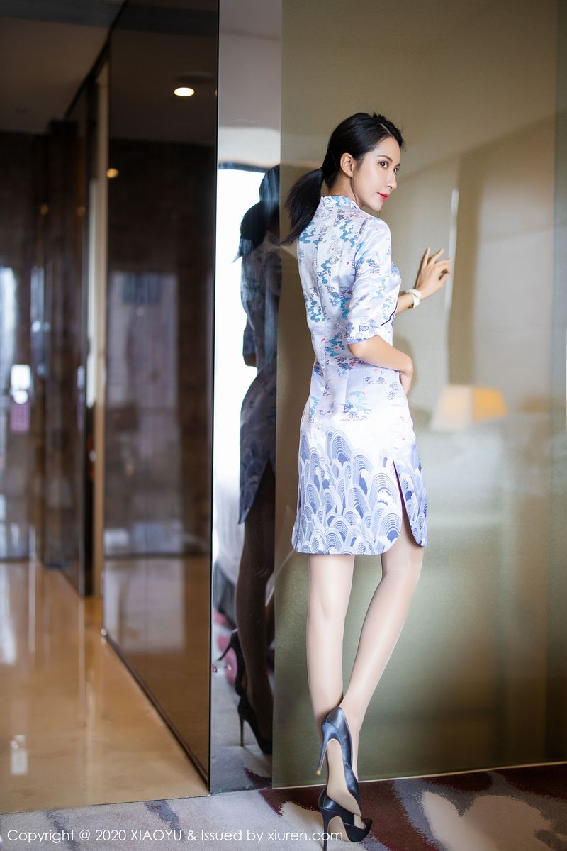 气质女神陈良玲Carry韵味旗袍+朦胧丝袜撩人写真