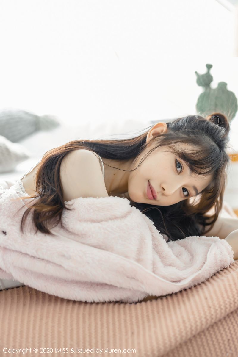 气质女神Lynn刘奕宁性感身材与私房系列写真