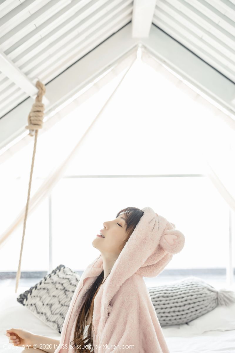 气质女神Lynn刘奕宁性感身材与私房系列写真