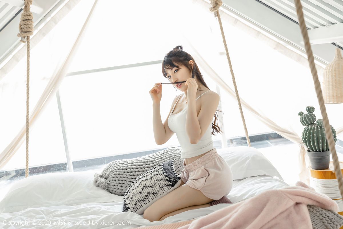 气质女神Lynn刘奕宁性感身材与私房系列写真