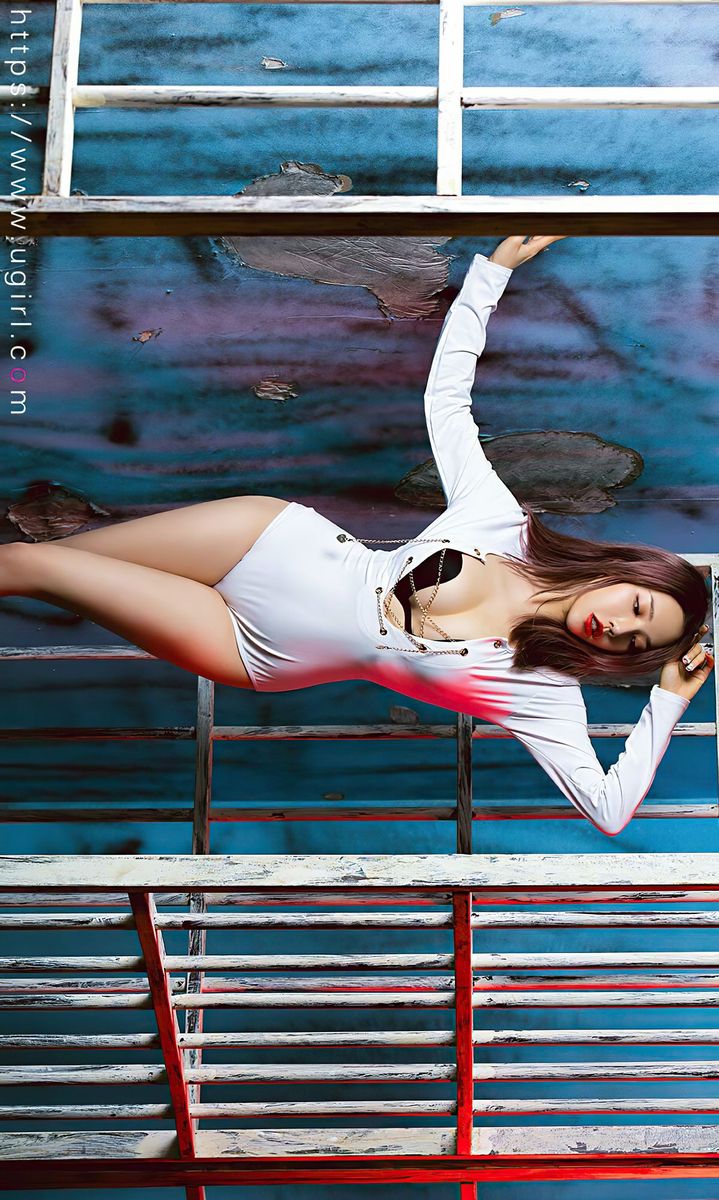 美女模特妮小妖困住的爱女王调教主题风骚写真