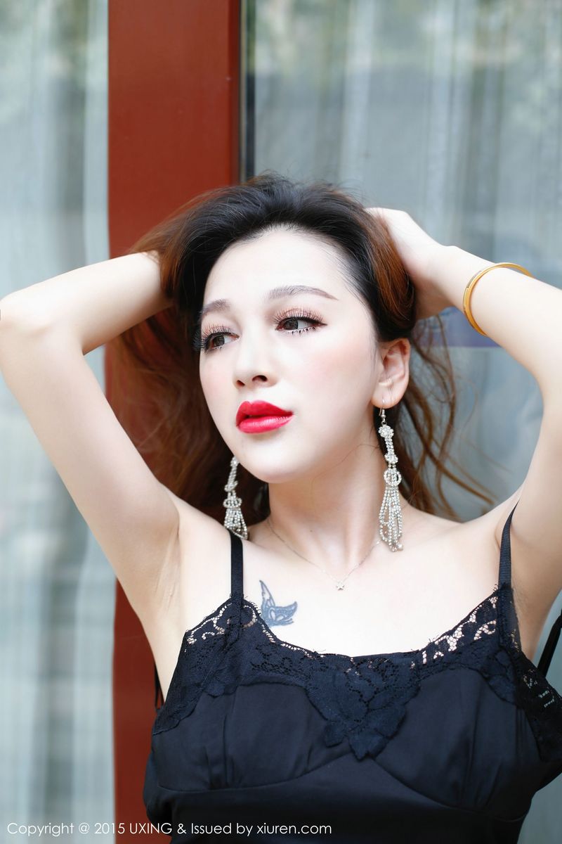 性感女神沈璐Lulu黑色吊裙&内衣诱惑私房写真