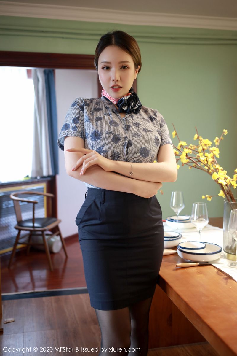 性感女神黄楽然黑丝美腿职场OL装扮娇媚写真