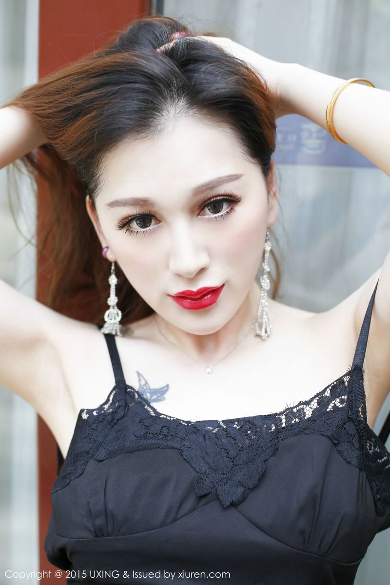 性感女神沈璐Lulu黑色吊裙&内衣诱惑私房写真