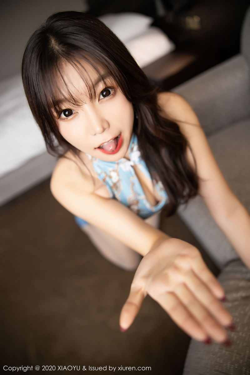 性感女神芝芝Booty古典旗袍+丝袜美腿济州岛旅拍