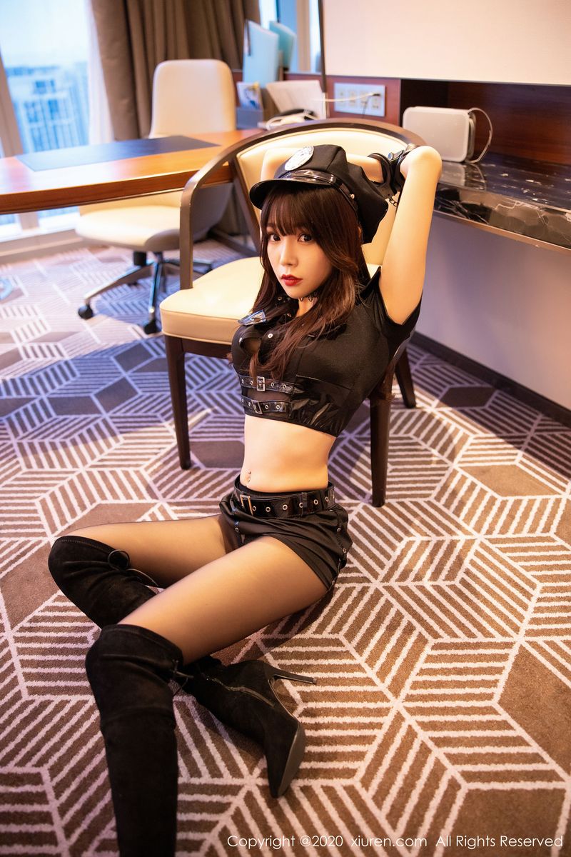 性感女神芝芝Booty皮衣制服都市女郎装扮魅惑写真