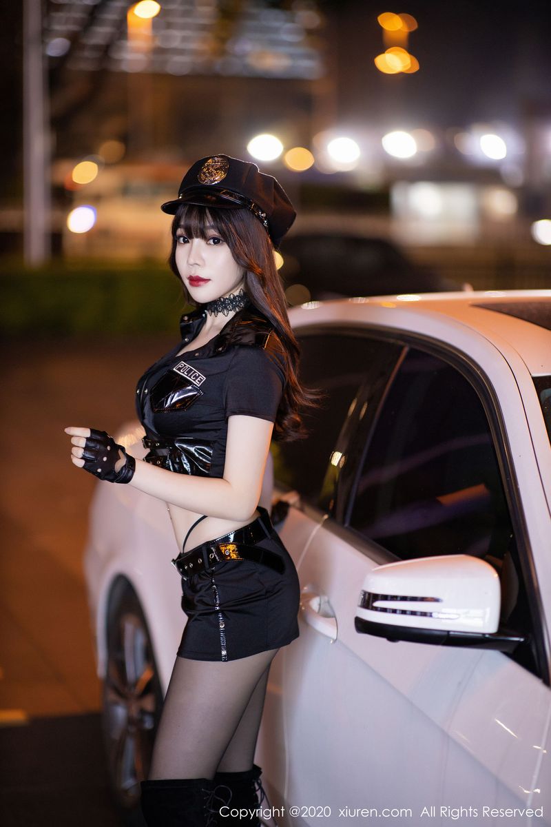 性感女神芝芝Booty皮衣制服都市女郎装扮魅惑写真