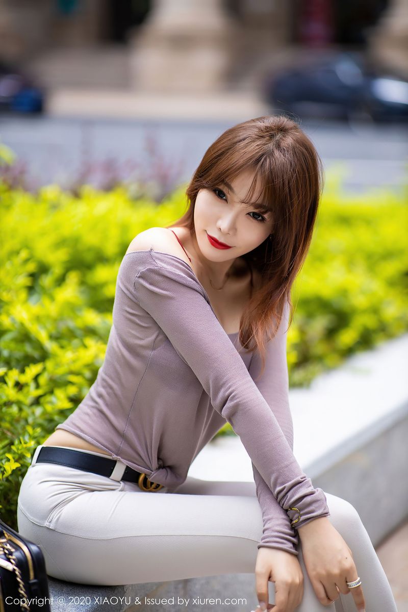 性感女神芝芝Booty职场OL+街拍丽人主题写真