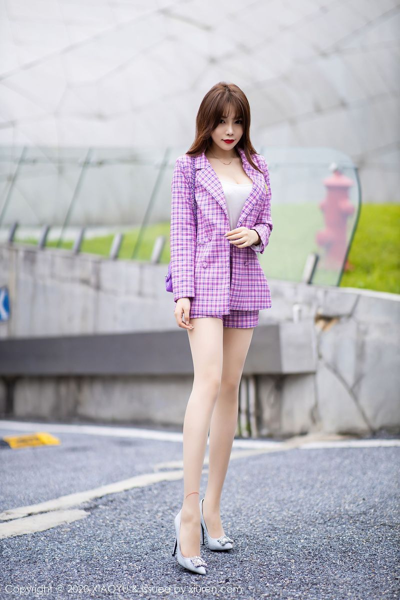 性感女神芝芝Booty职场OL+街拍丽人主题写真