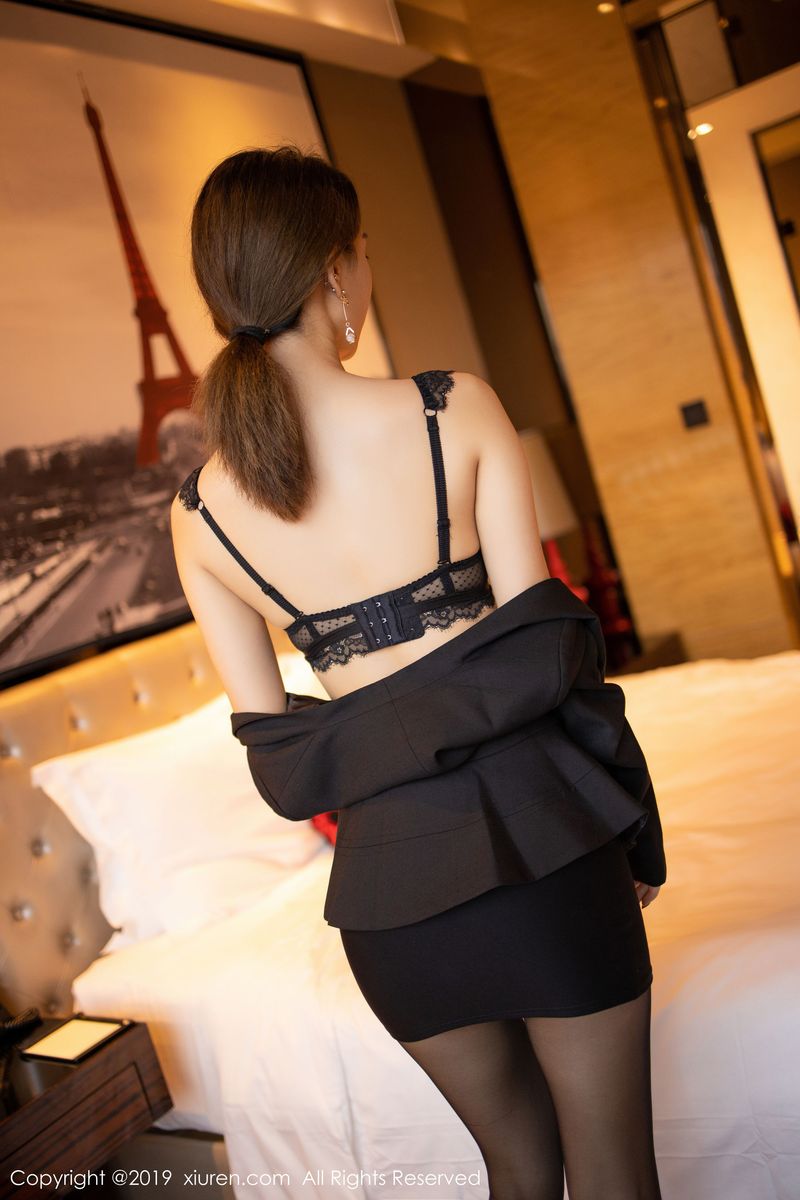 美女模特BABY_柒眼镜OL黑丝美腿秘书装扮写真