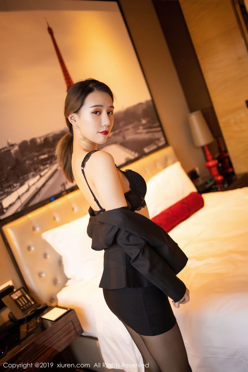 美女模特BABY_柒眼镜OL黑丝美腿秘书装扮写真