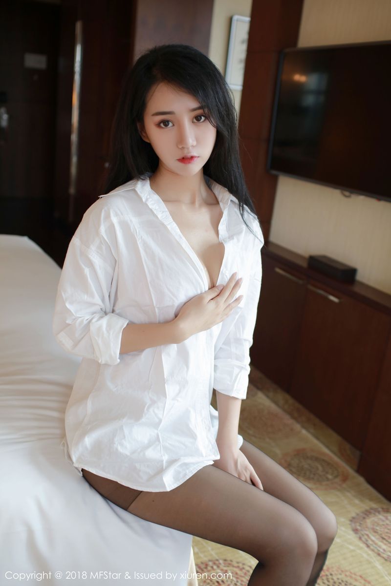 性感模特白子嫣nicky白衬衫+黑丝袜诱惑写真