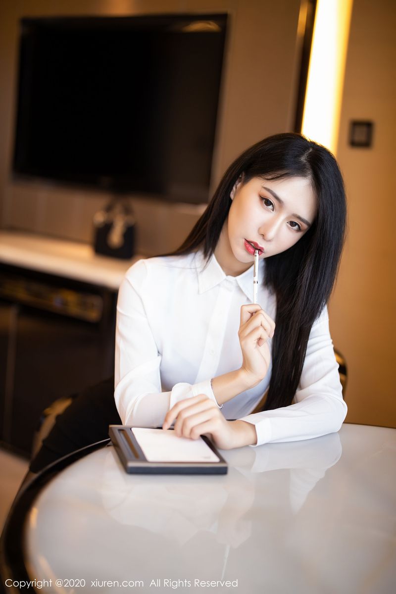 美女模特BABY_柒白衬衫黑短裙OL职场秘书写真集