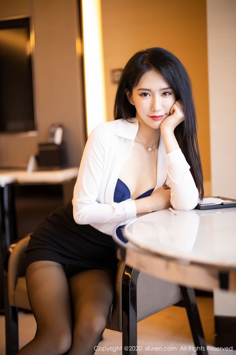 美女模特BABY_柒白衬衫黑短裙OL职场秘书写真集