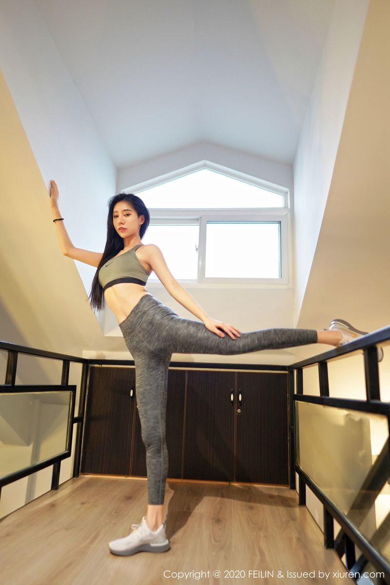 美女模特BABY_柒性感吊裙与矫健运动风格写真