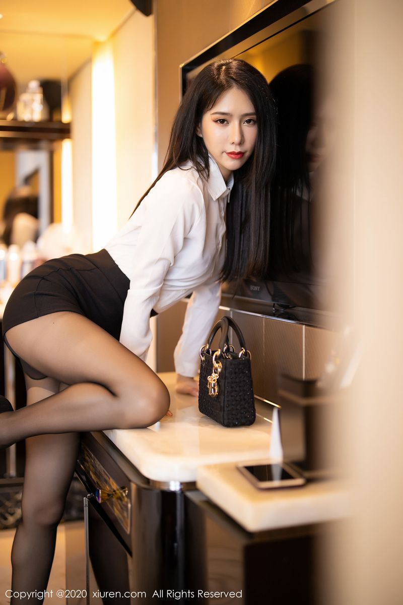 美女模特BABY_柒白衬衫黑短裙OL职场秘书写真集
