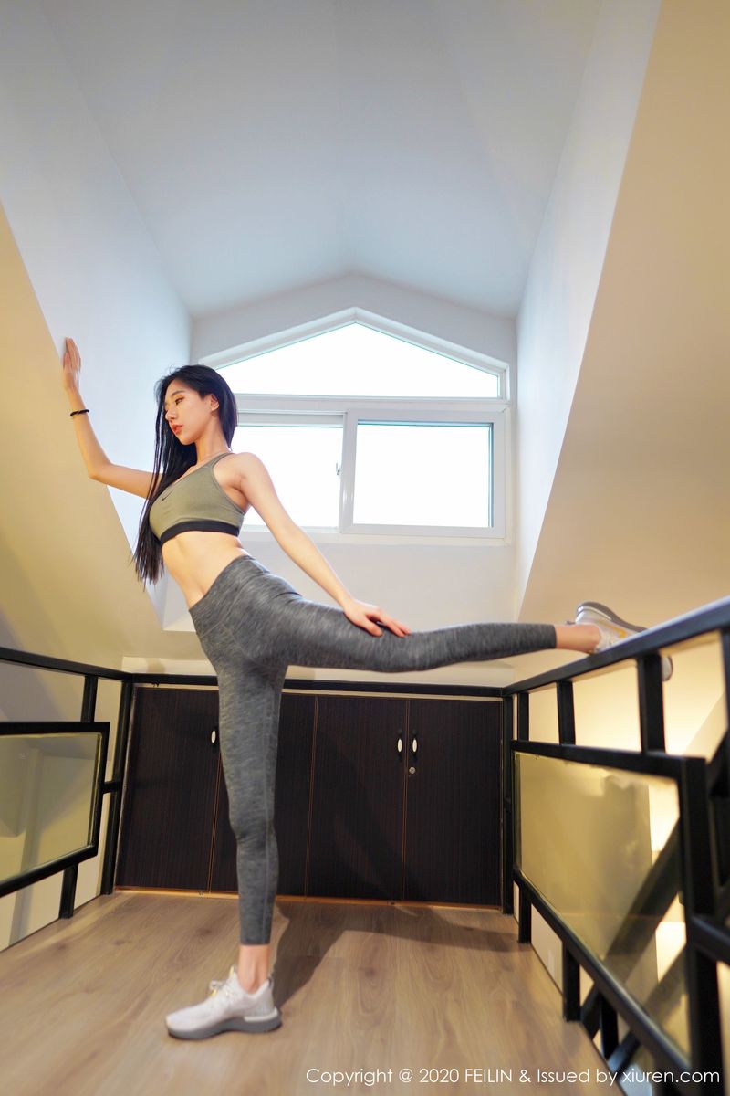 美女模特BABY_柒性感吊裙与矫健运动风格写真