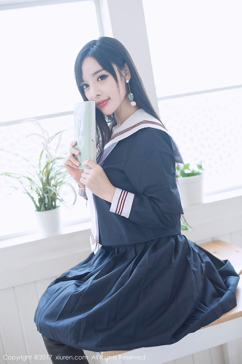 俊小美娇娘柠檬Mini浴巾果身和白色睡裙性感写真