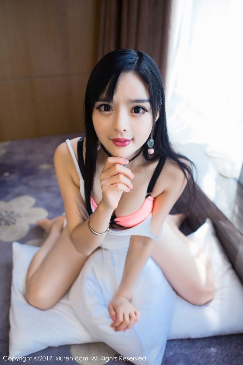 俊小美娇娘柠檬Mini浴巾果身和白色睡裙性感写真