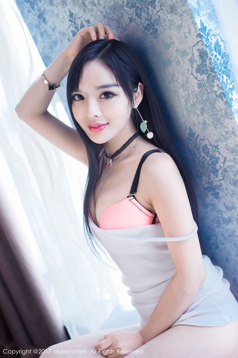 俊小美娇娘柠檬Mini浴巾果身和白色睡裙性感写真
