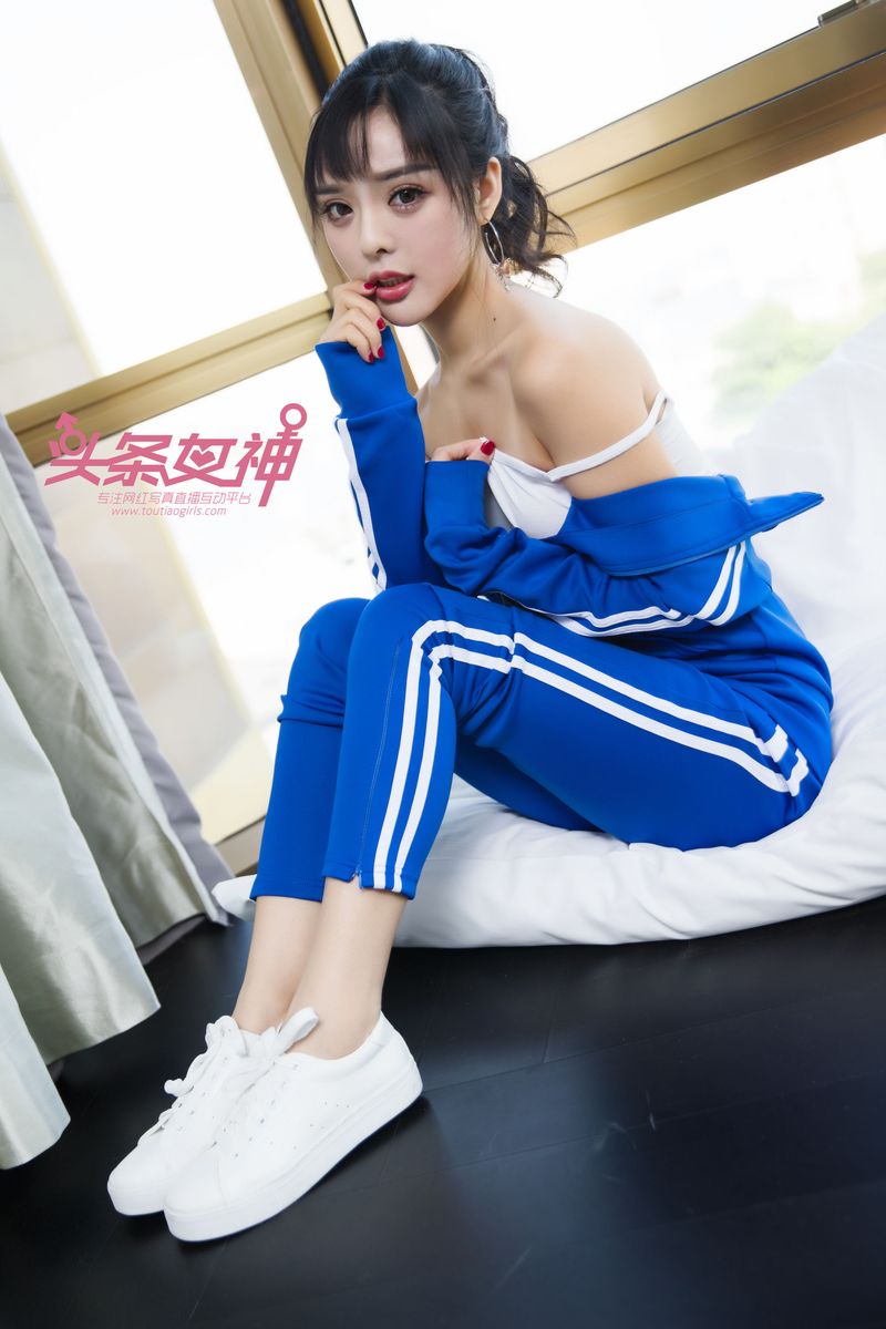可爱女孩周熙妍学生装期中考试系列清纯性感写真