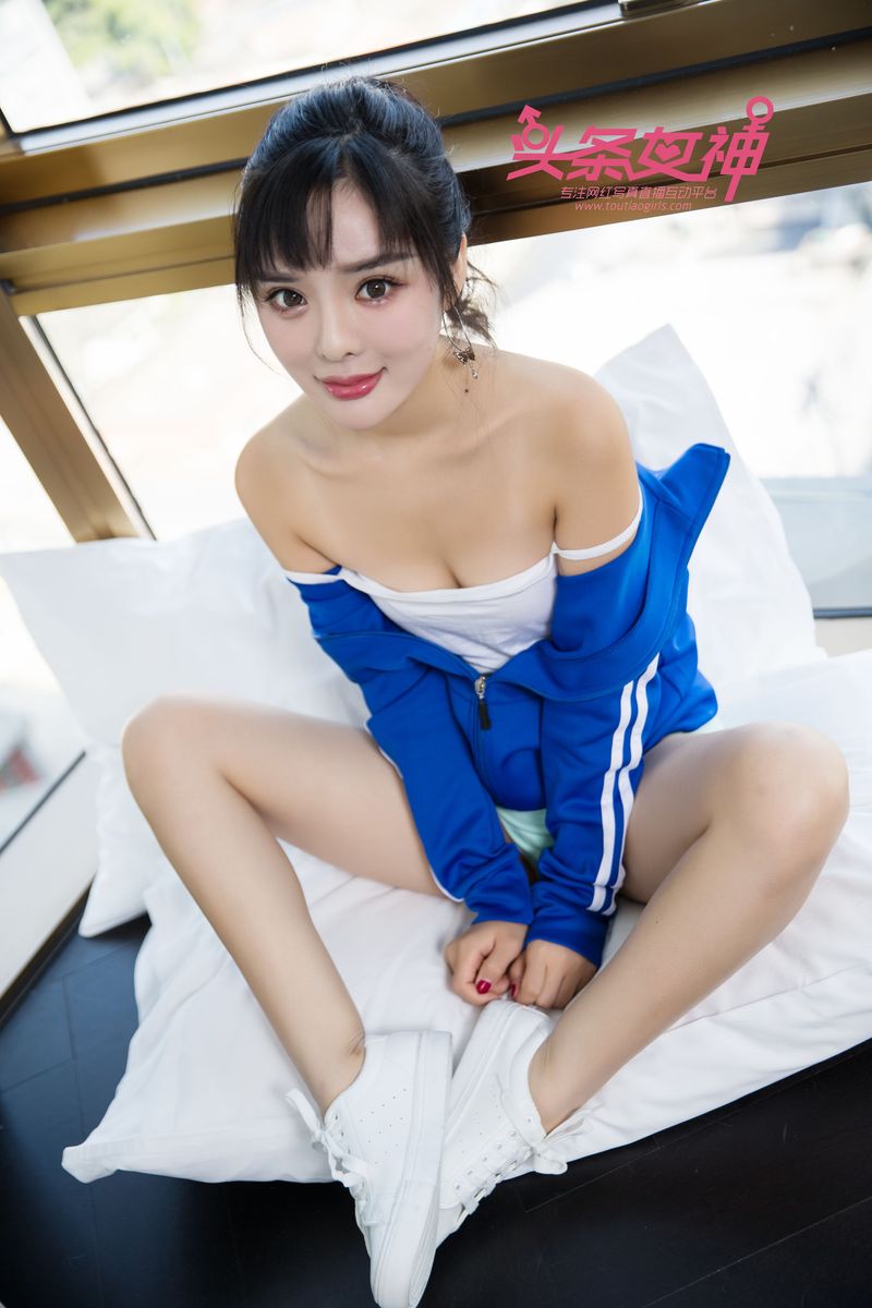 可爱女孩周熙妍学生装期中考试系列清纯性感写真