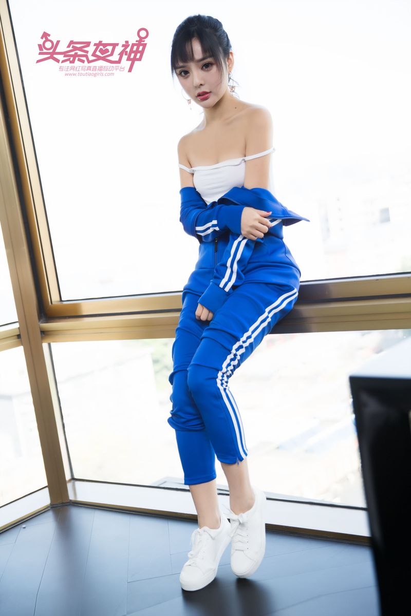 可爱女孩周熙妍学生装期中考试系列清纯性感写真