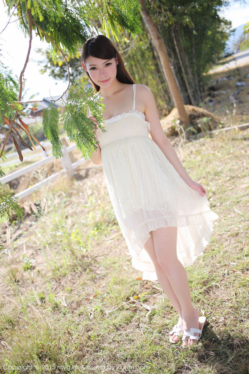性感嫩模MARA醬透视薄纱+唯美长裙户外写真