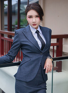 [XIUREN秀人网] 性感女神Emily顾奈奈职场秘书制服系列心愿旅拍 No.2309