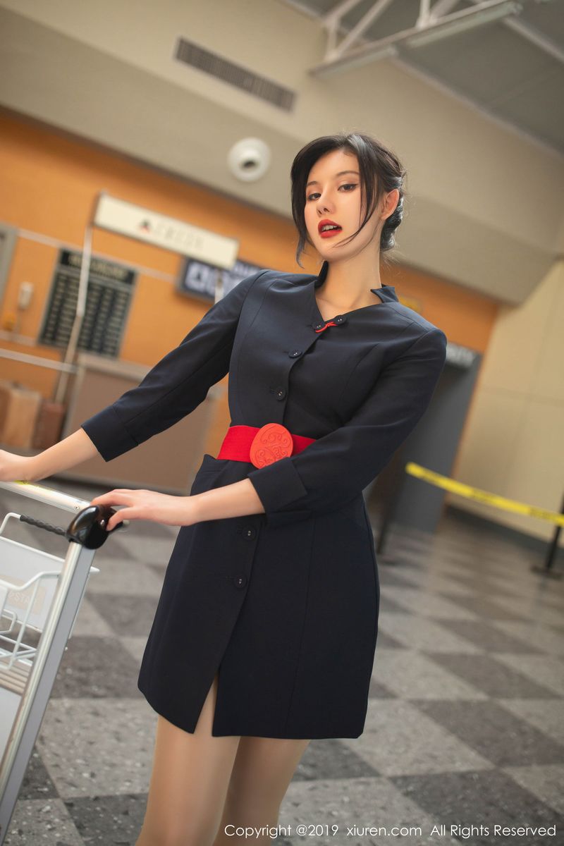 性感模特就是阿朱啊机厅地勤丝袜美腿主题写真