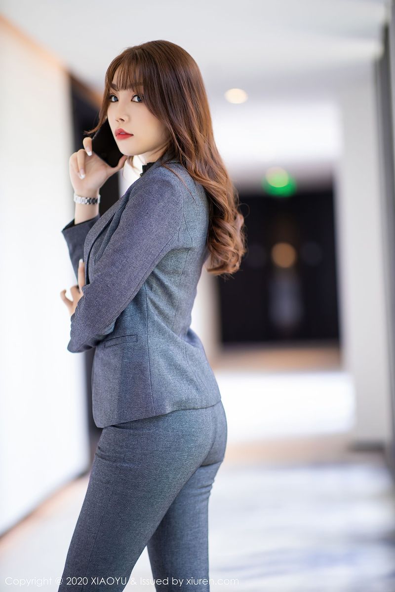 性感女神芝芝Booty职场OL制服系列阳朔旅拍