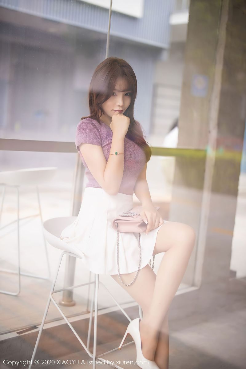 性感女神芝芝Booty白色短裙&丝袜美腿诱人街拍