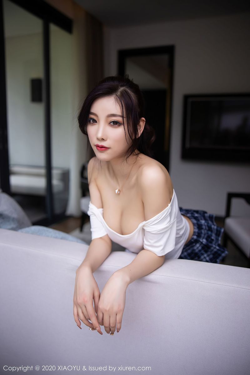 性感女神杨晨晨sugar高马尾格子JK系列短裙阳朔旅拍