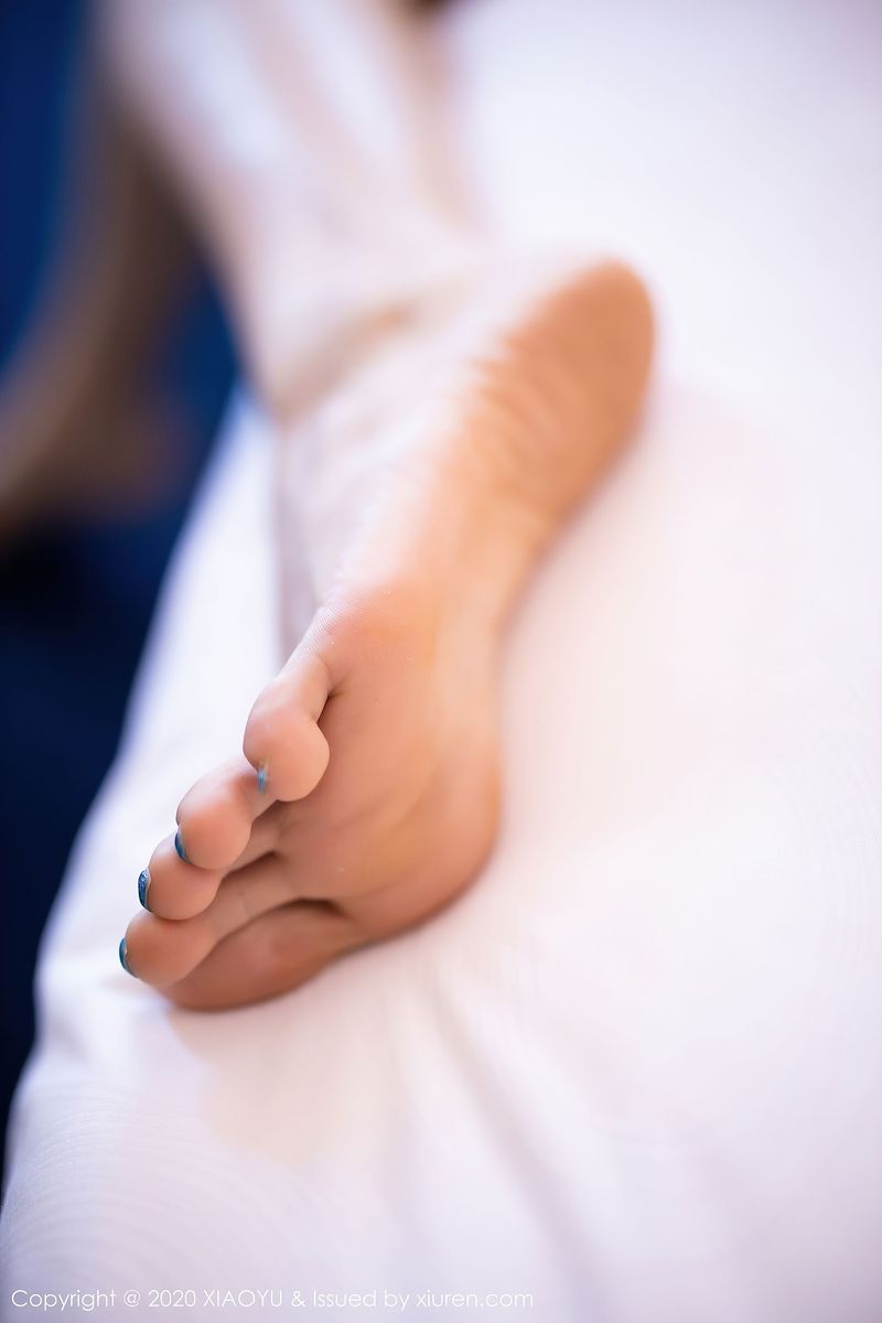 性感女神黄楽然粉色西装+蕾丝吊袜OL魅惑写真