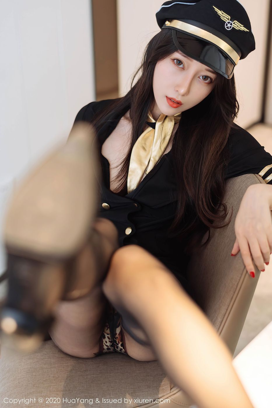 新人模特玥儿玥er性感帅气机长制服娇媚动人写真