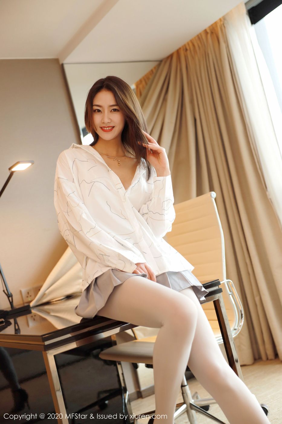 美女模特方子萱衬衫短裙丝袜JK制服性感写真