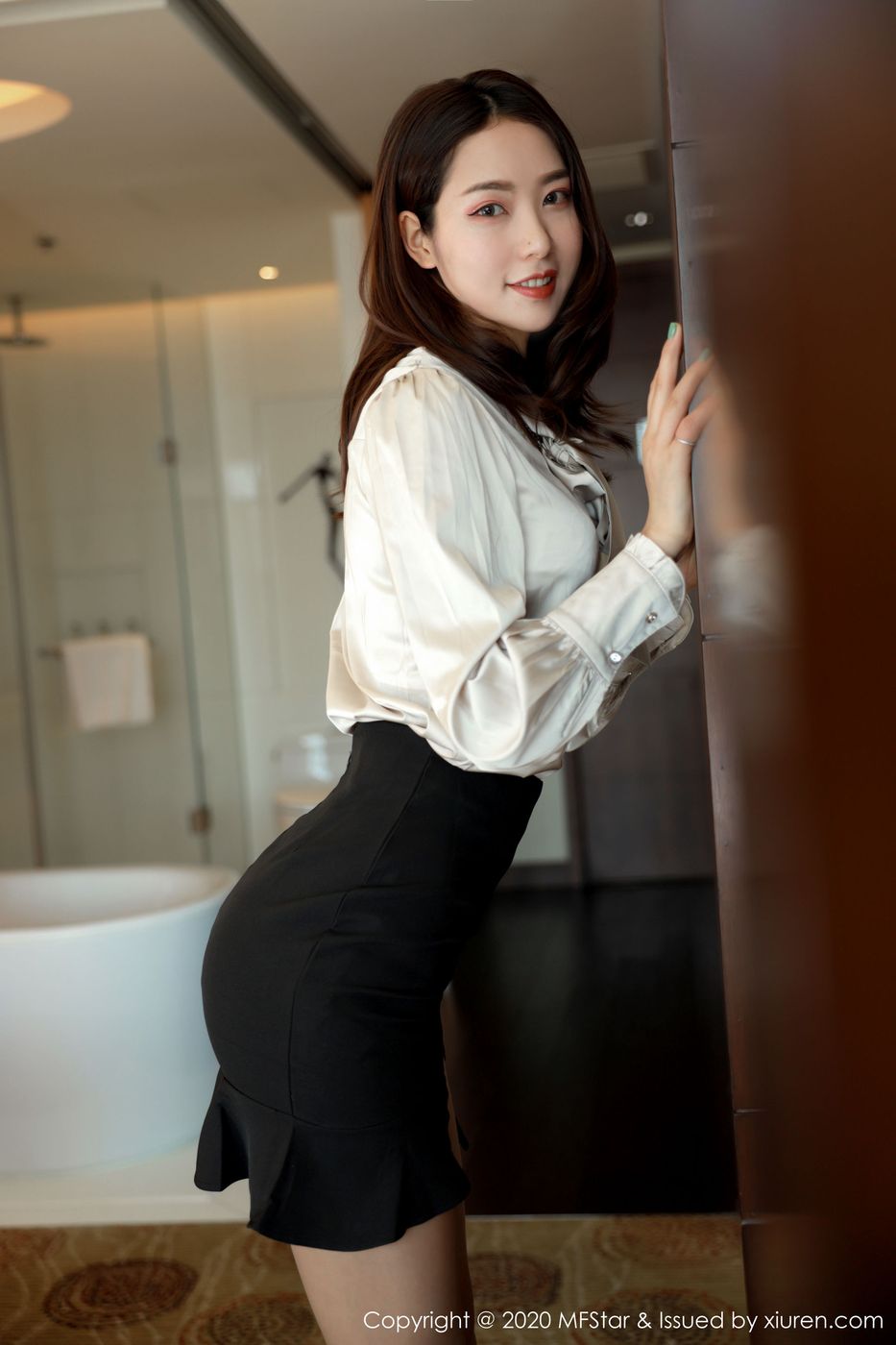 美女模特方子萱芊芊玉腿蛮腰赢弱主题写真