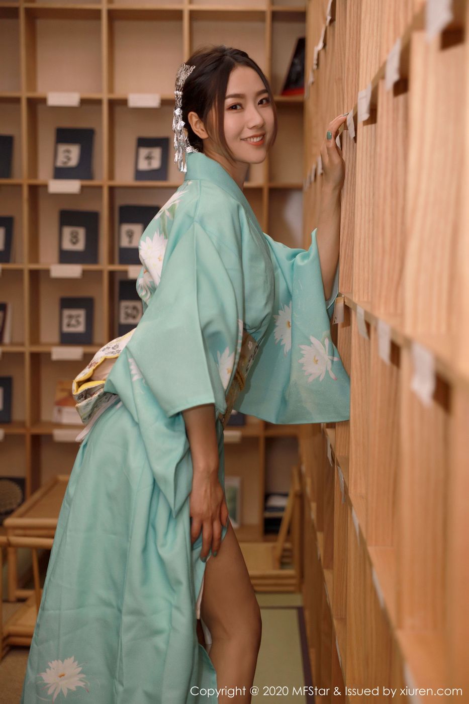 美女模特方子萱韵味和服日系场景妖娆写真